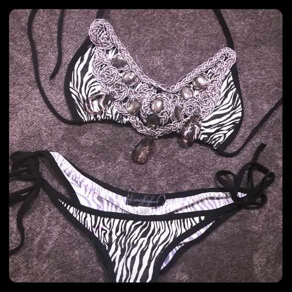 Brand new swim suit - Picture 1 of 4